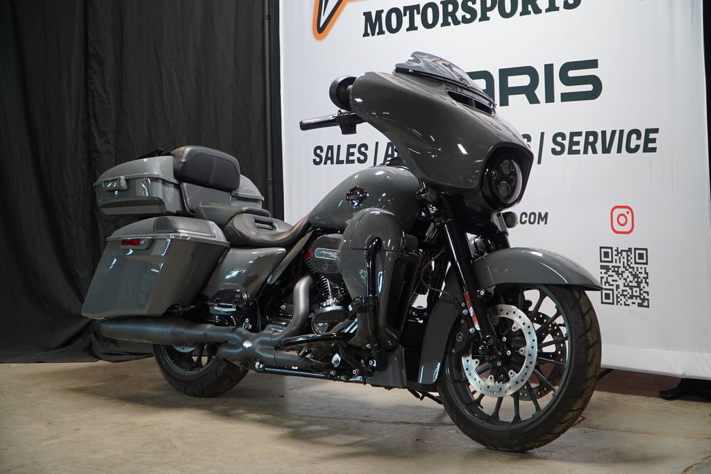 2018 Harley-Davidson® FLHXSE - CVO Street Glide® CVO in Kansas City, MO