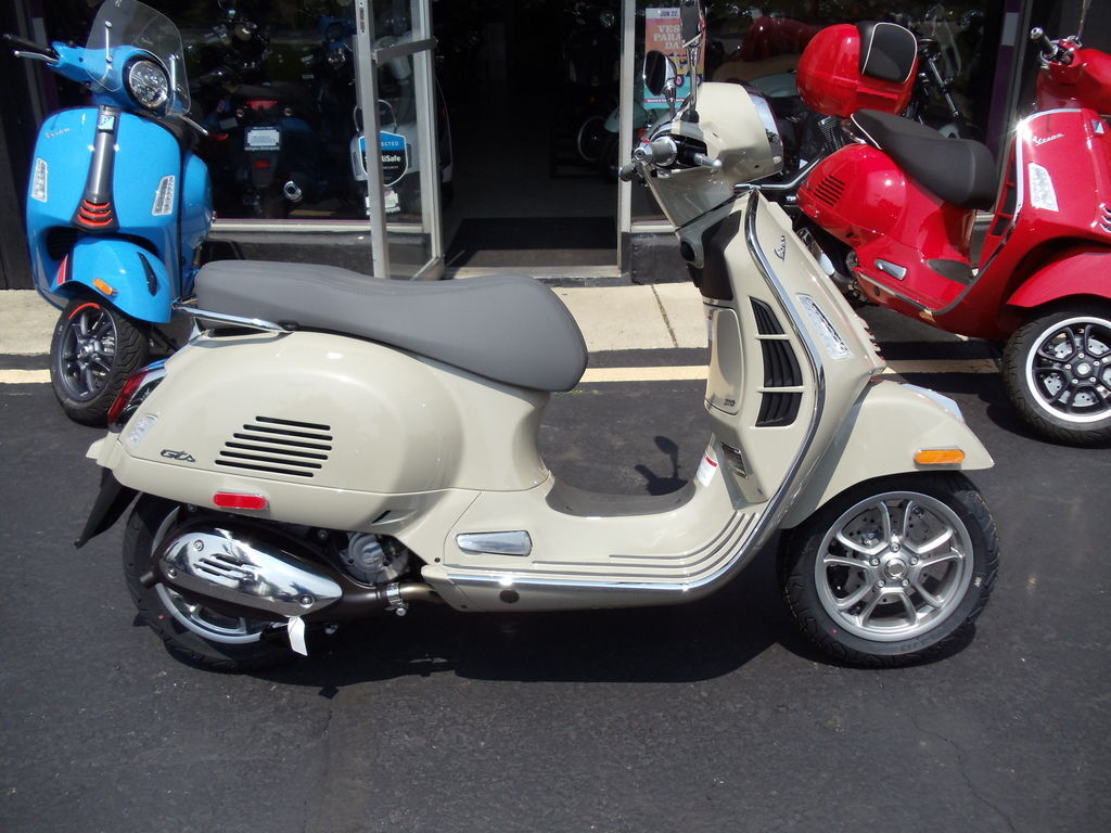 2025 Vespa GTS 310 Super 310 SUPER in Arlington Heights, IL