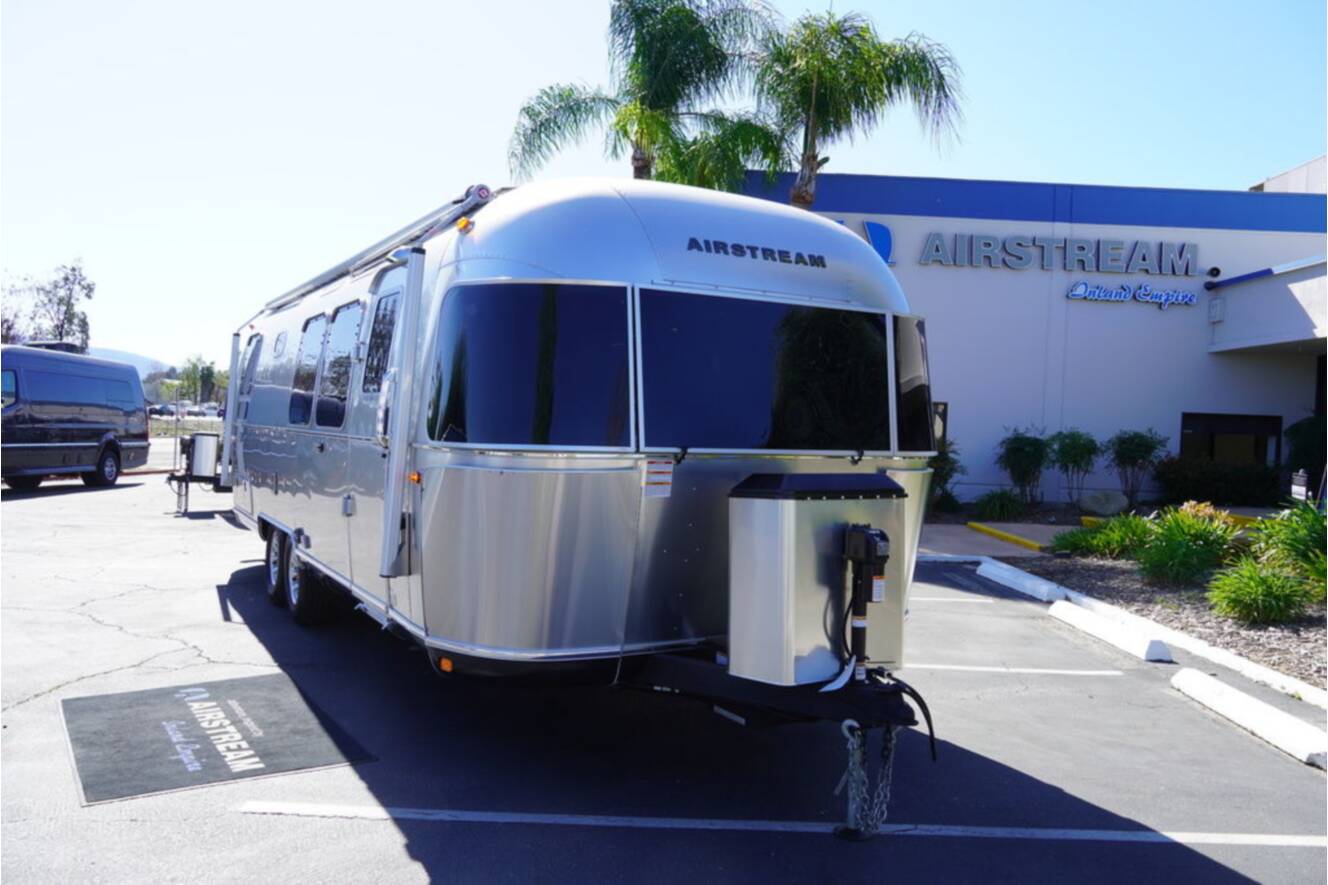 A photo of this 2026 Airstream Classic 28RBT