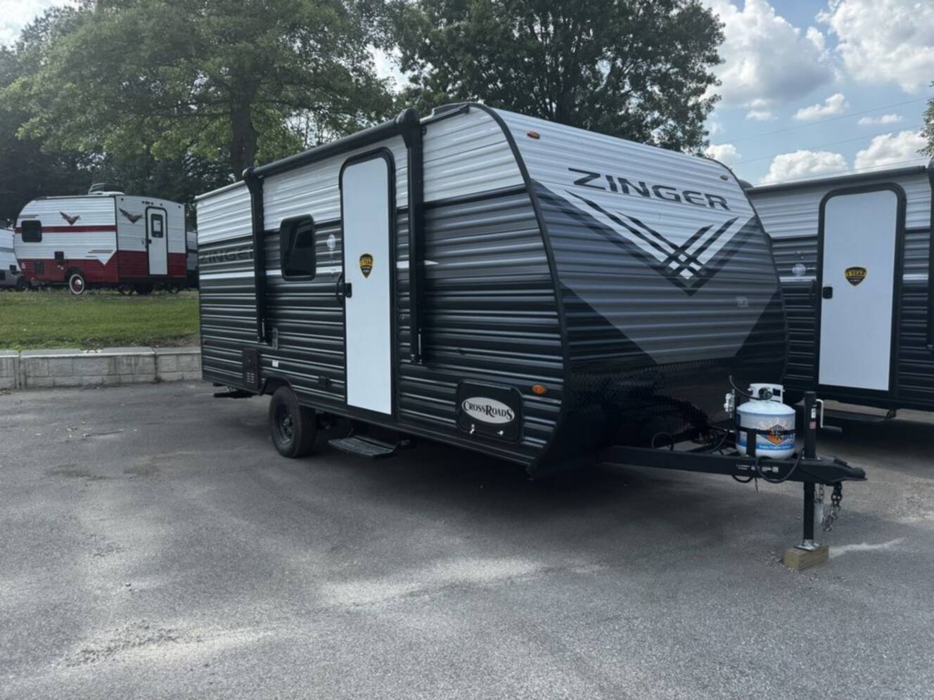 A photo of this 2026 Crossroads Rv Zinger 18BH