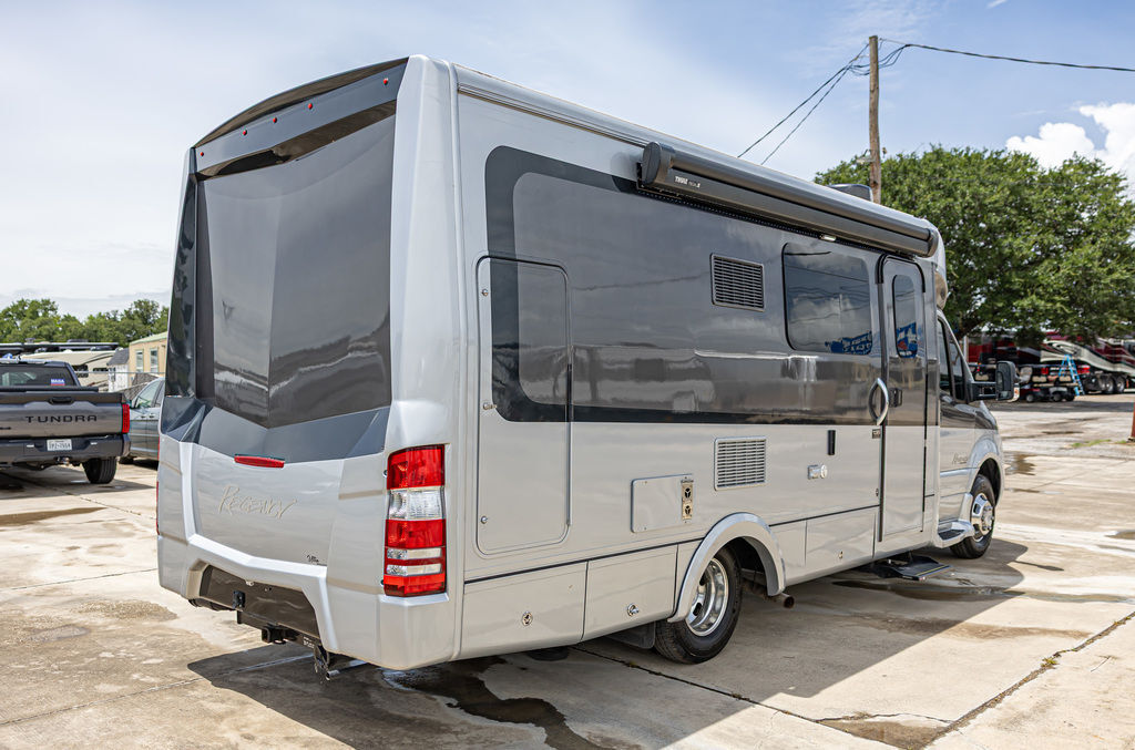 2021 Regency Rv Ultra Brougham 25MB in weatherford TX