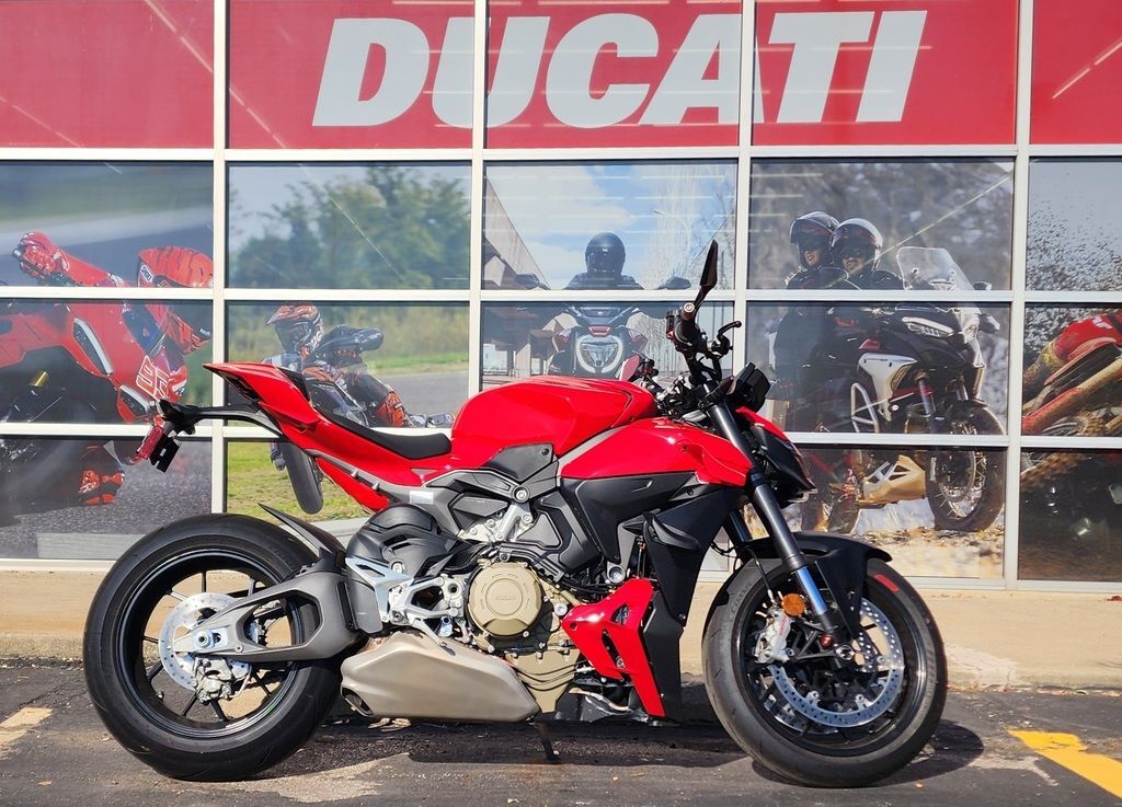2025 Ducati Streetfighter V4 Ducati Red V4 in Brunswick, OH