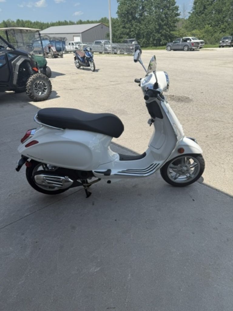 2025 Vespa Primavera 50 50 in Francis Creek, WI
