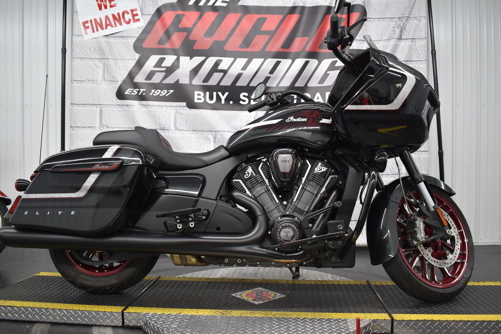 2024 Indian Motorcycle® Challenger® Elite Charcoal Candy/Black Candy ELITE in Andover, NJ