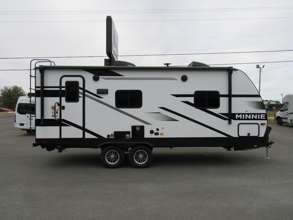2025 Winnebago Minnie 2326RB RV