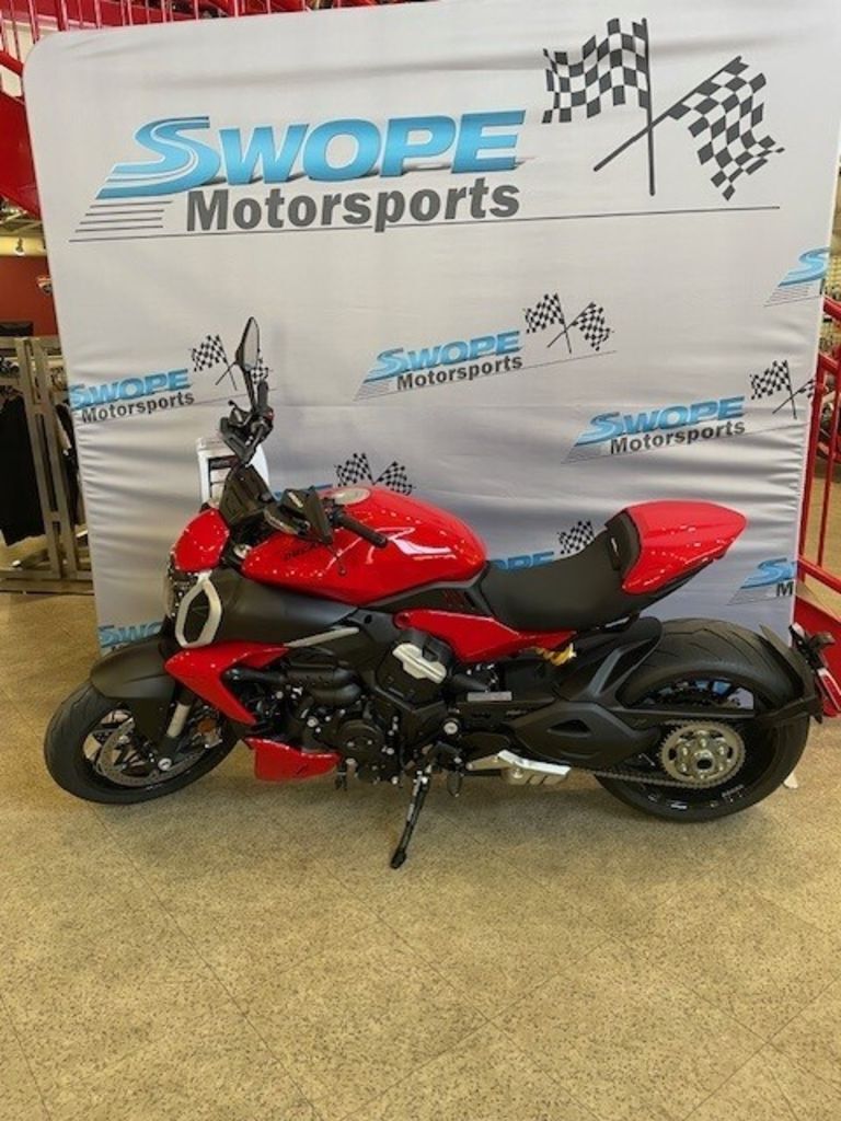 2024 Ducati Diavel V4 Red V4 in Louisville, KY