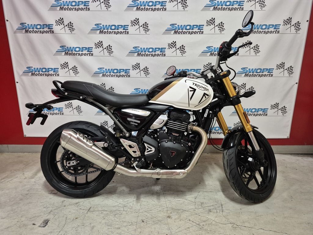 2026 Triumph Speed 400 Pearl Metallic White/Phantom Black BASE in Louisville, KY
