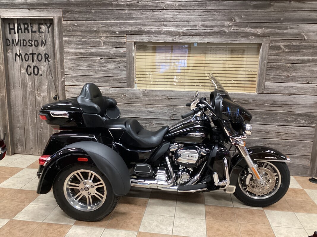 2017 Harley-Davidson Tri Glide Ultra ULTRA CLASSIC in Bonduel, WI