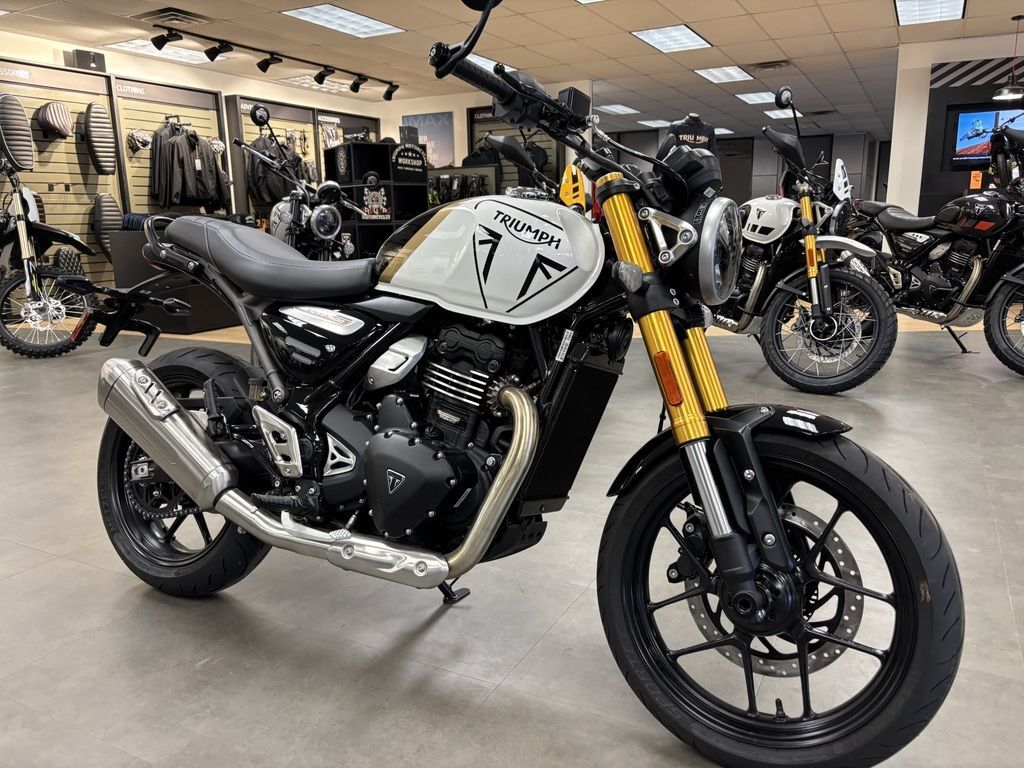 2026 Triumph Speed 400 Pearl Metallic White/Phantom Black BASE in San Antonio, TX