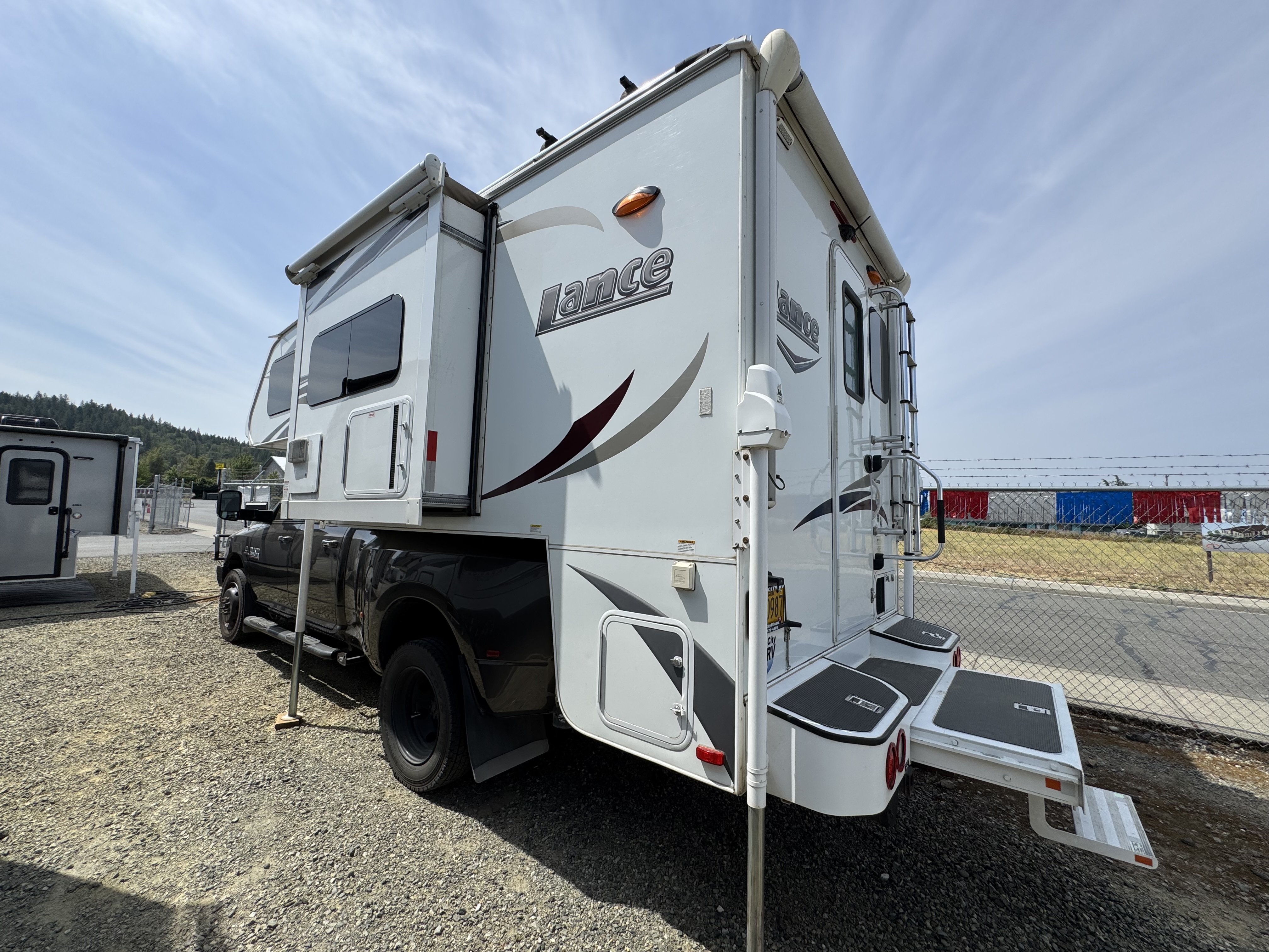 2017 Lance Truck Campers 1062 in grants pass OR
