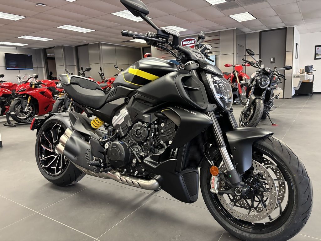 2026 Ducati Diavel V4 Black Roadster V4 in San Antonio, TX