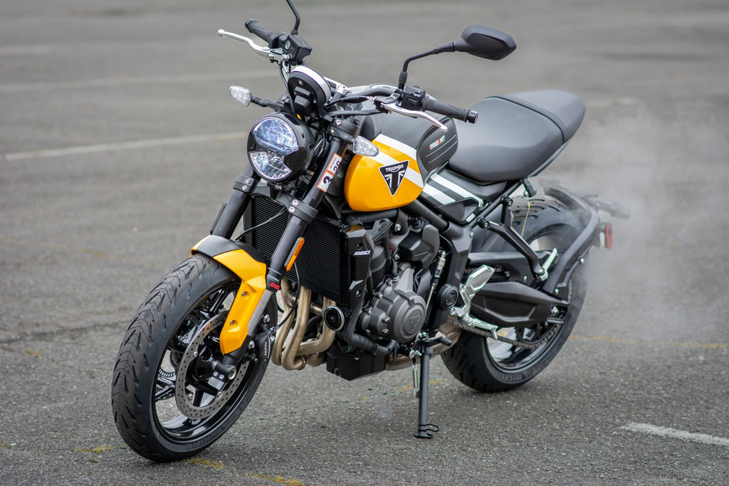 2025 Triumph Trident 660 Cosmic Yellow/Sapphire Black 660 in Richmond, VA