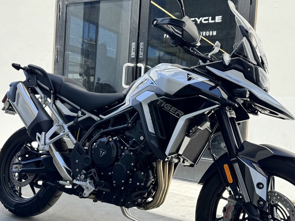 2025 Triumph Tiger 900 GT Pro Snowdonia White / Sapphire Black GT PRO in Reno, NV