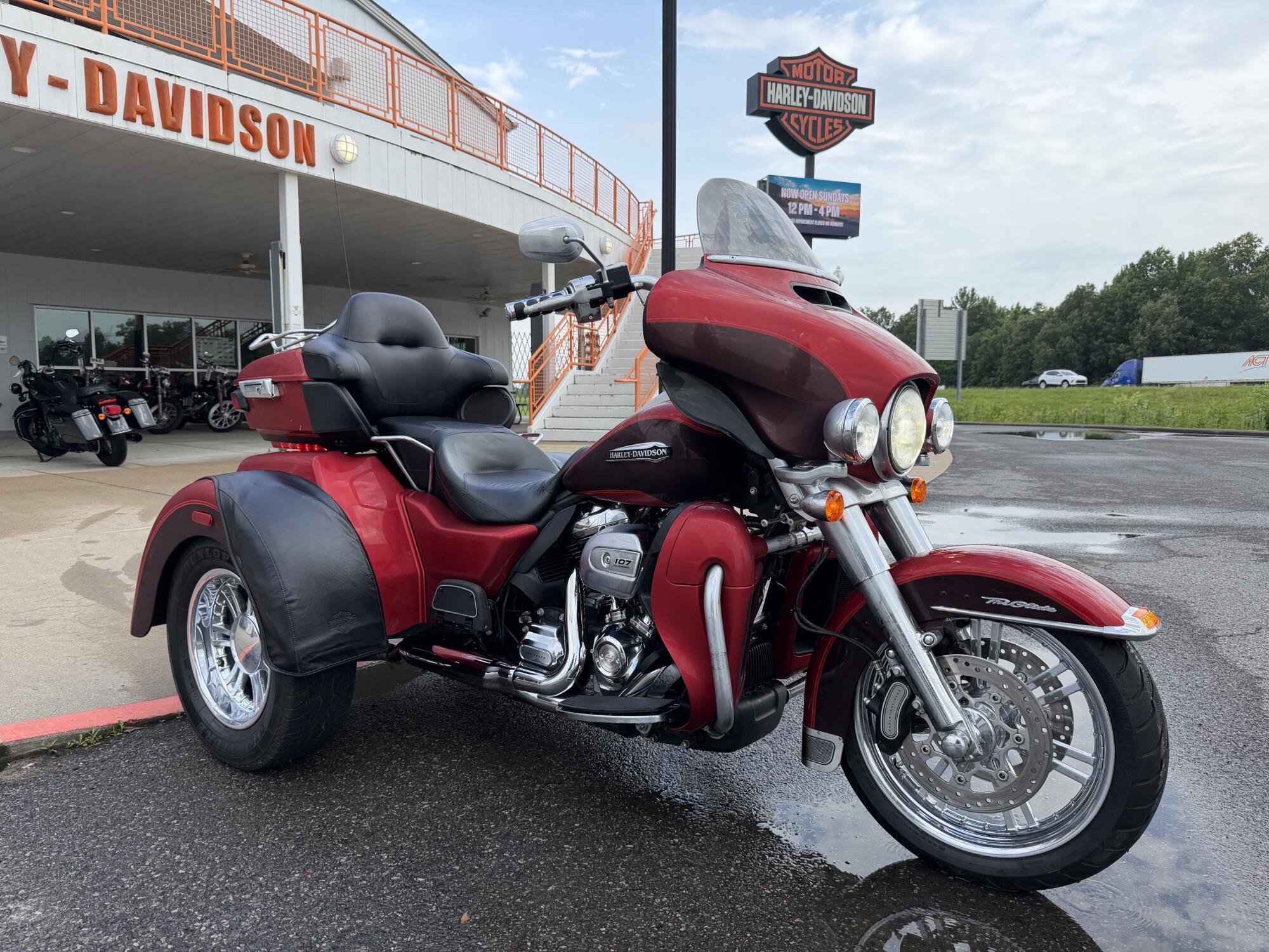 2018 Harley-Davidson Tri Glide Ultra ULTRA CLASSIC in Winterville, NC