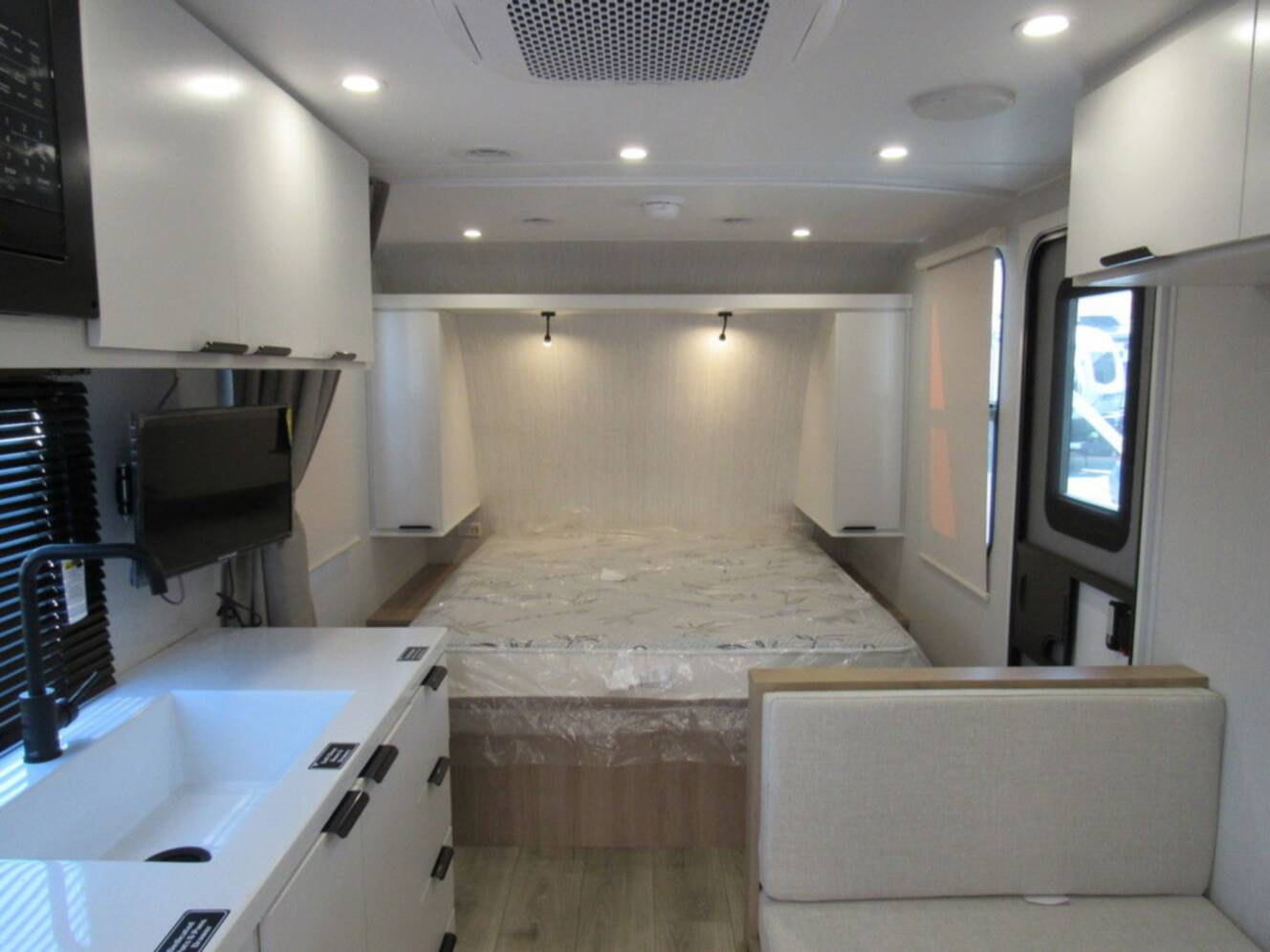 A photo of this 2027 Winnebago Micro Minnie 2000FRB