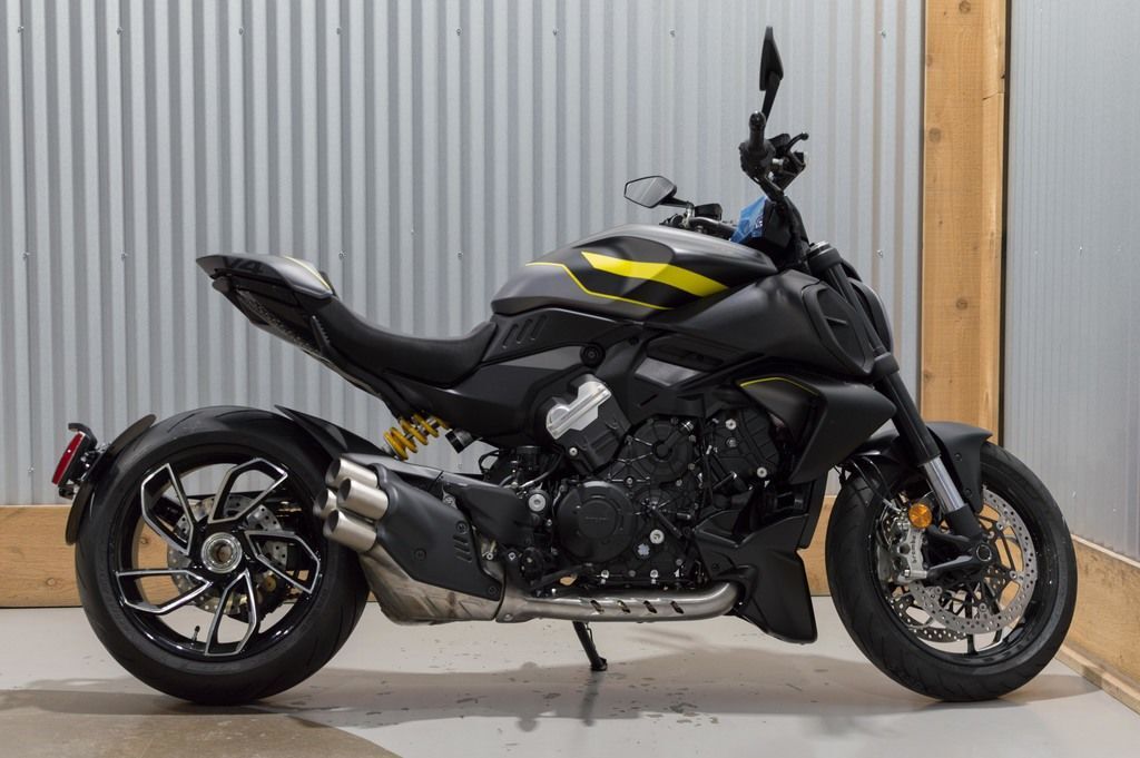 2026 Ducati Diavel V4 Black Roadster V4 in Dunmore, PA