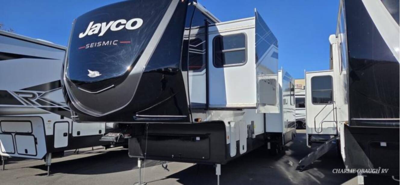 A photo of this 2026 Jayco Seismic 395