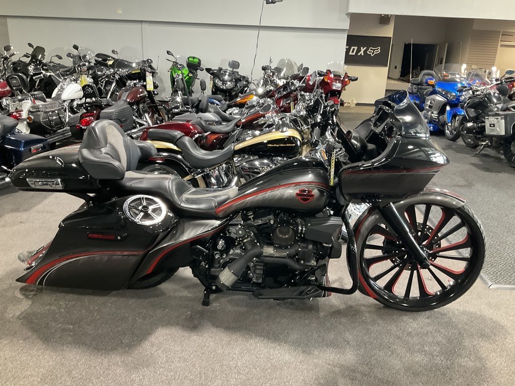 2016 Harley-Davidson® FLTRUSE - CVO Road Glide Ultra® CVO ULTRA in Johnstown, PA