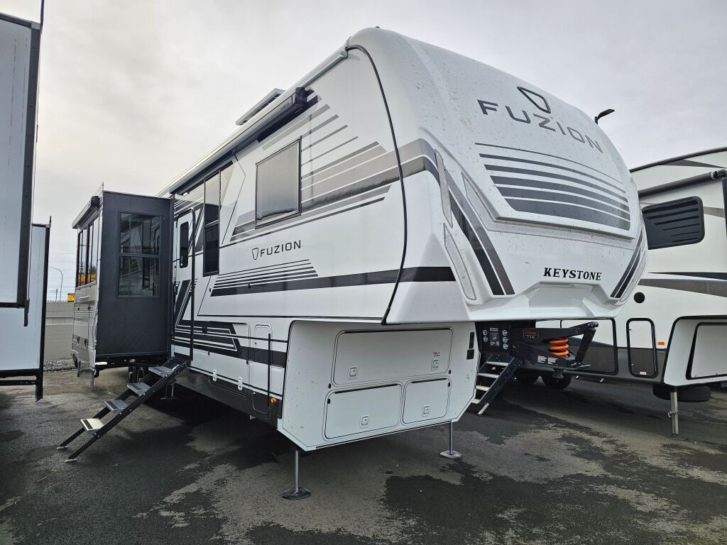 2026 Keystone Fuzion Toy Hauler 373 in sumner WA