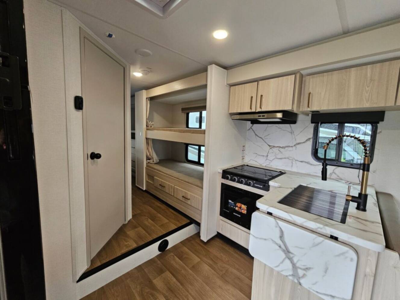 A photo of this 2026 East To West Entrada 3100FB