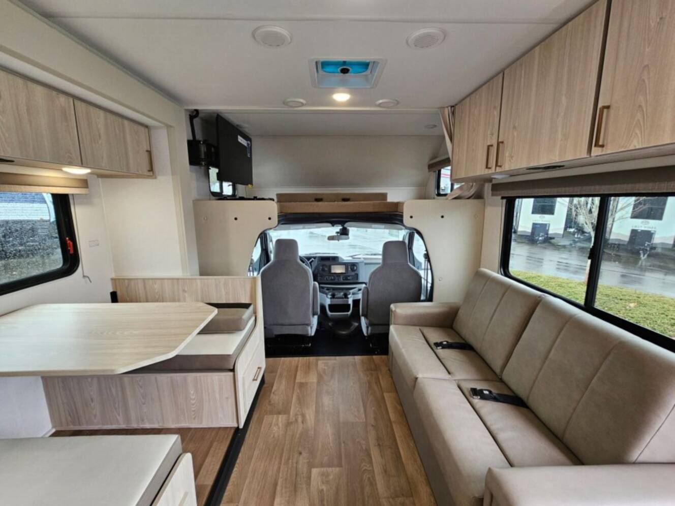 A photo of this 2026 East To West Entrada 3100FB