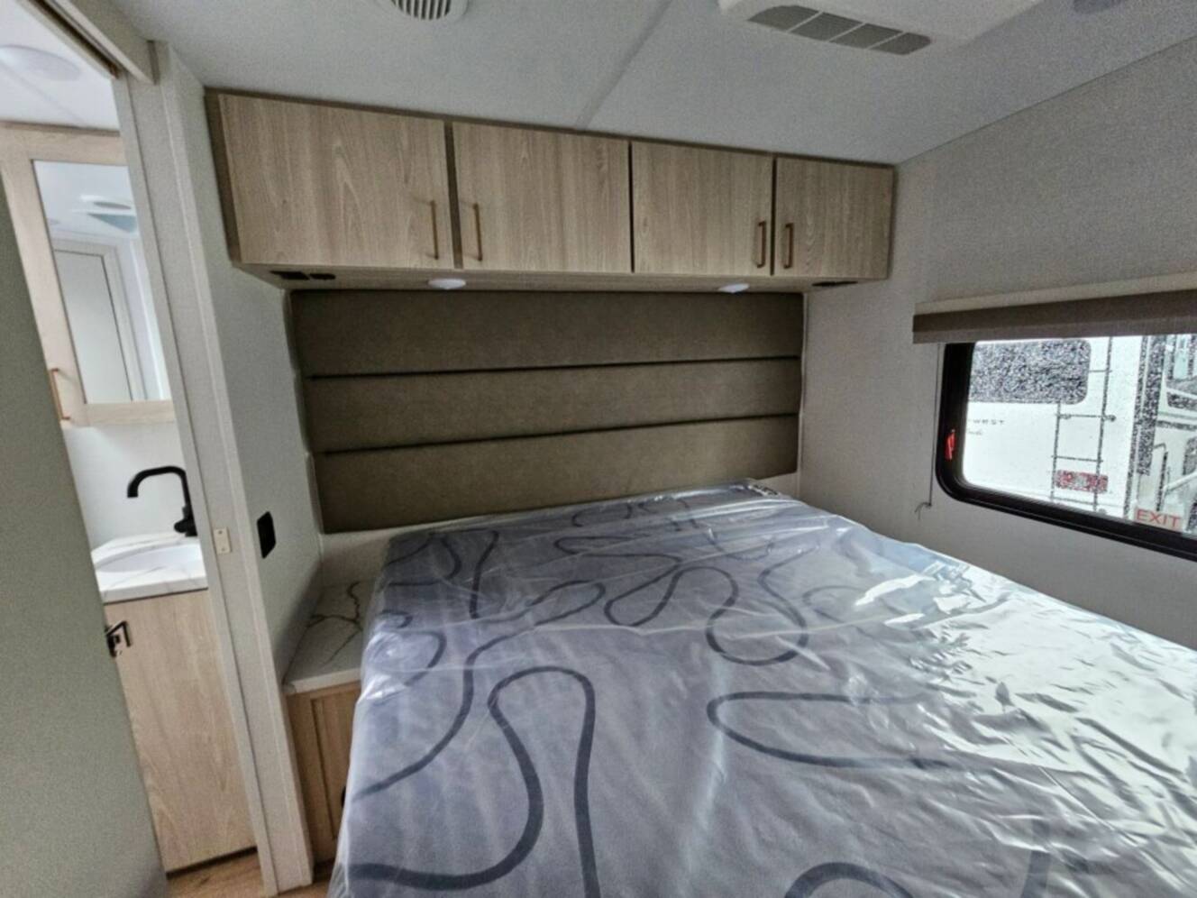 A photo of this 2026 East To West Entrada 3100FB