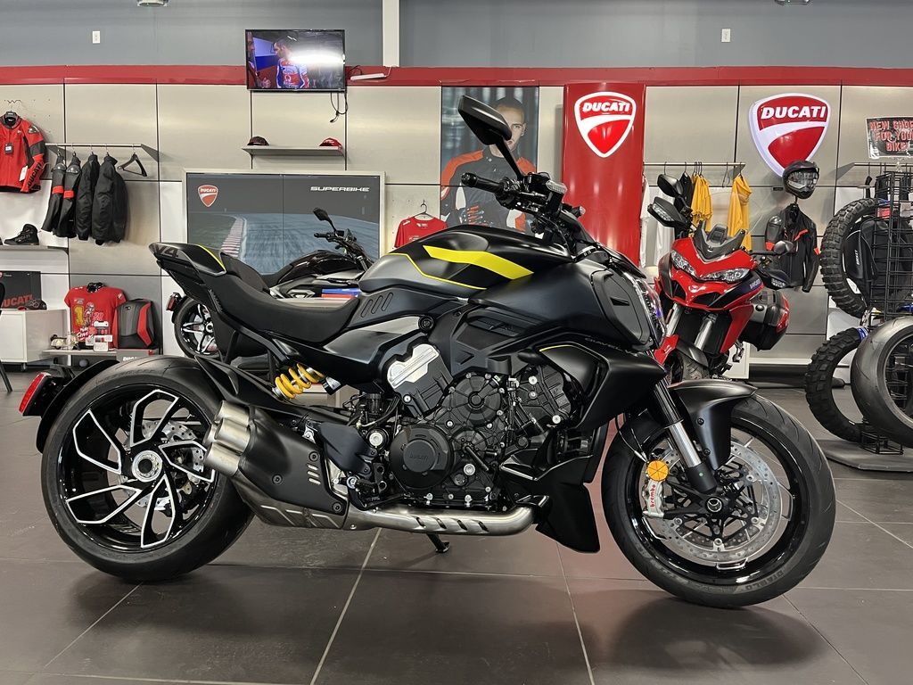 2026 Ducati Diavel V4 Black Roadster V4 in Birmingham, AL