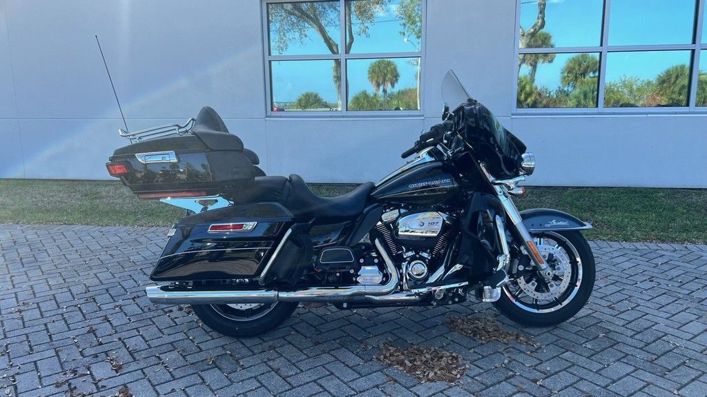 2017 Harley-Davidson® FLHTK - Ultra Limited ULTRA LIMITED in Melbourne, FL