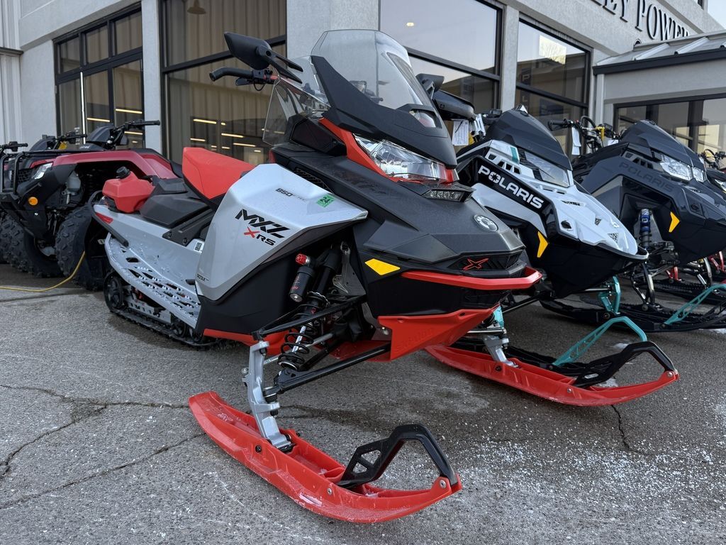 2022 Ski-Doo MXZ® X-RS® Rotax® 850 E-TEC® Ripsaw 1.25 Silver LCD in red wing MN