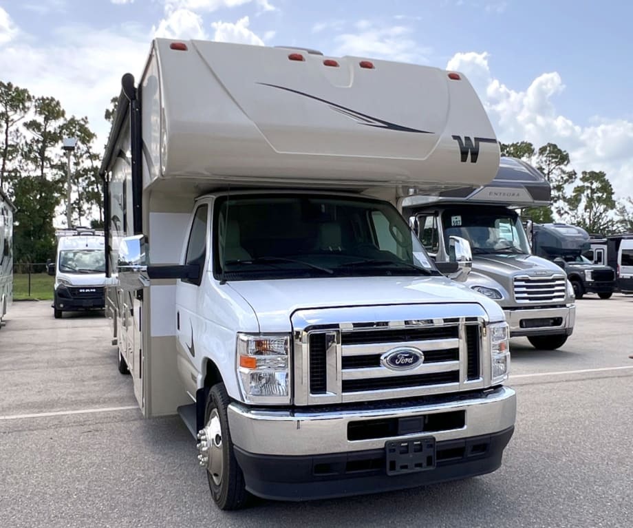 2024 Winnebago MINNIE WINNIE 31K in fort lauderdale FL