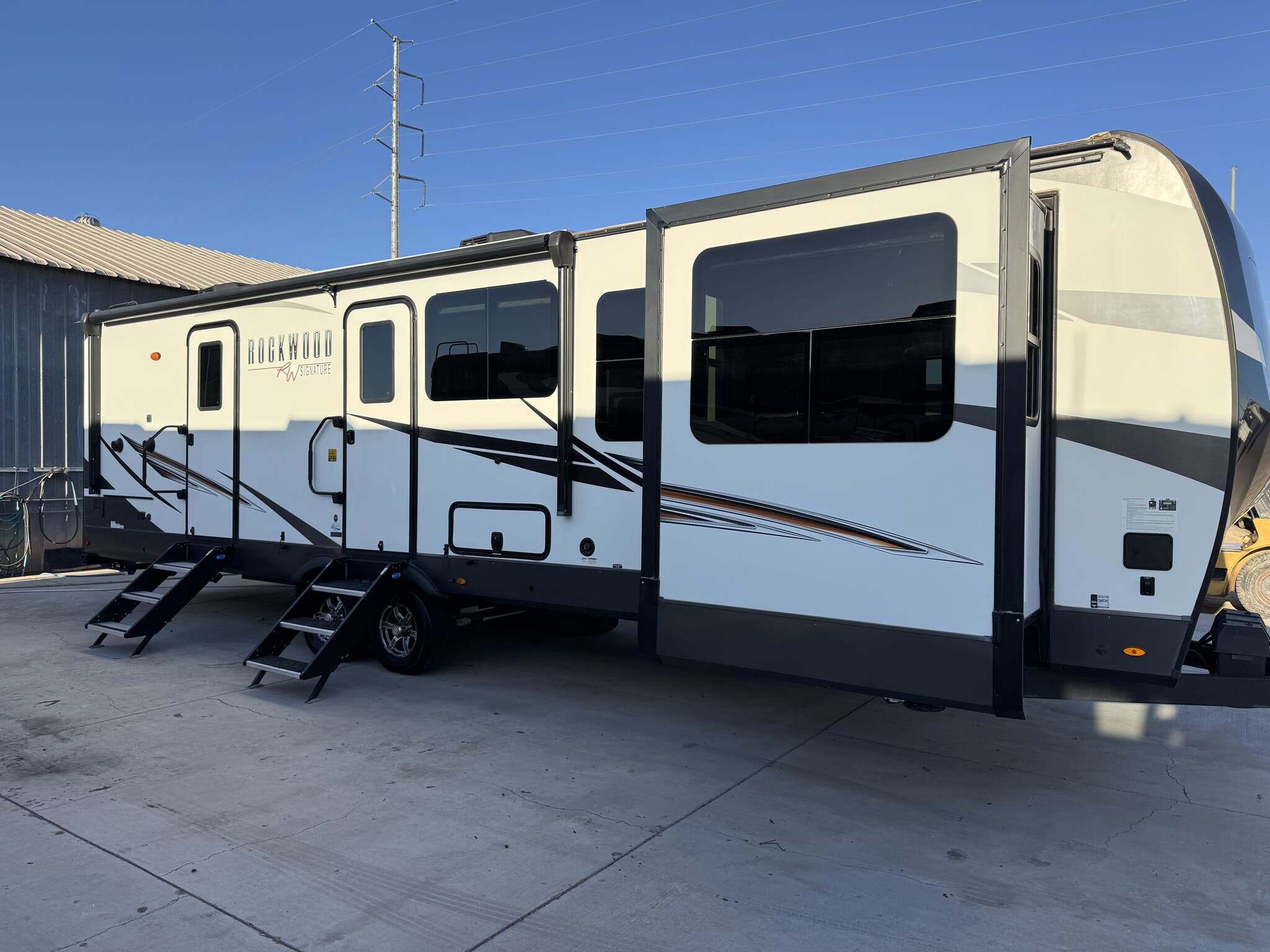 2022 Forest River Rockwood Signature 8324SB in casa grande AZ