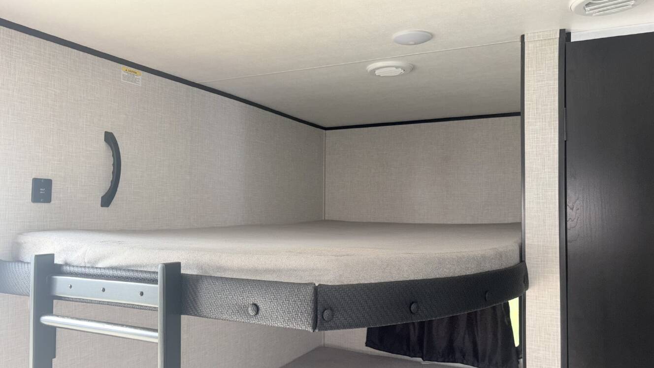 A photo of this 2025 Jayco Jay Flight SLX 263BHSW