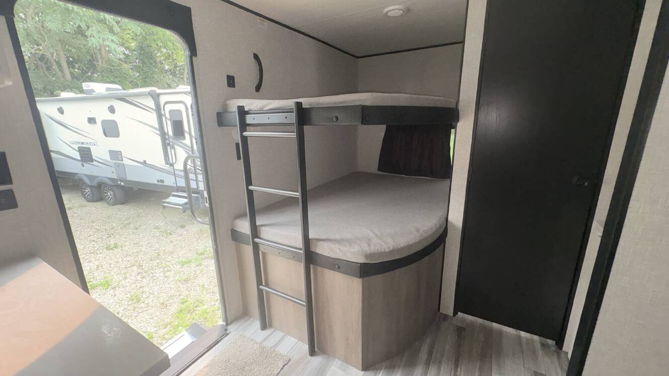 A photo of this 2025 Jayco Jay Flight SLX 263BHSW