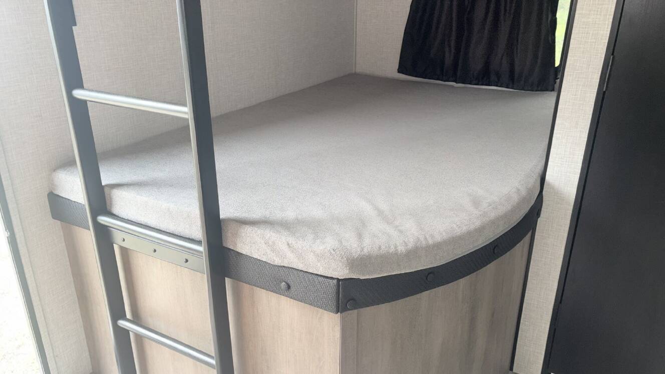 A photo of this 2025 Jayco Jay Flight SLX 263BHSW