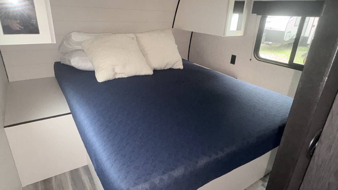 A photo of this 2025 Jayco Jay Flight SLX 263BHSW