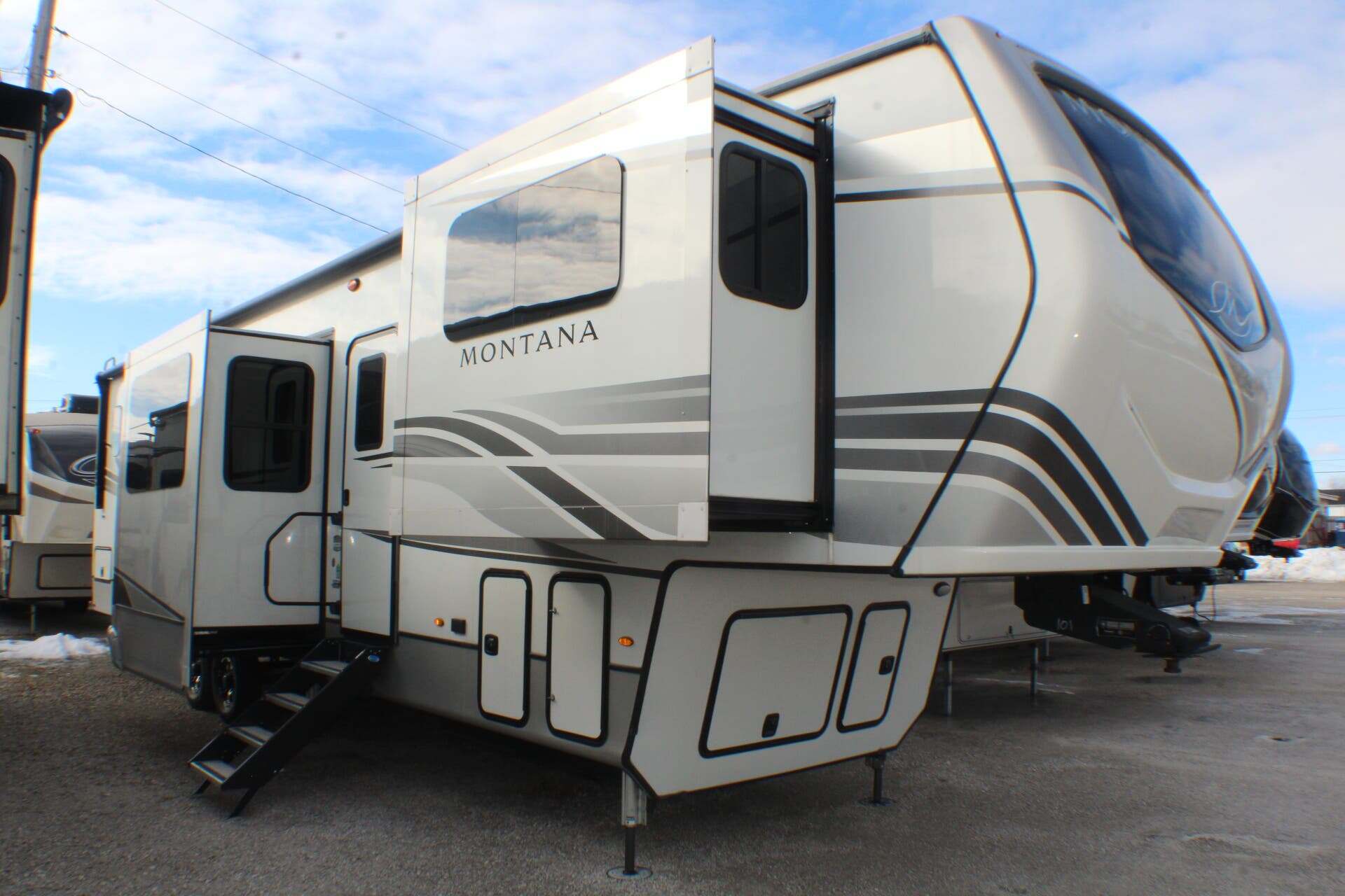 2023 Keystone Montana 3761FL in clyde OH