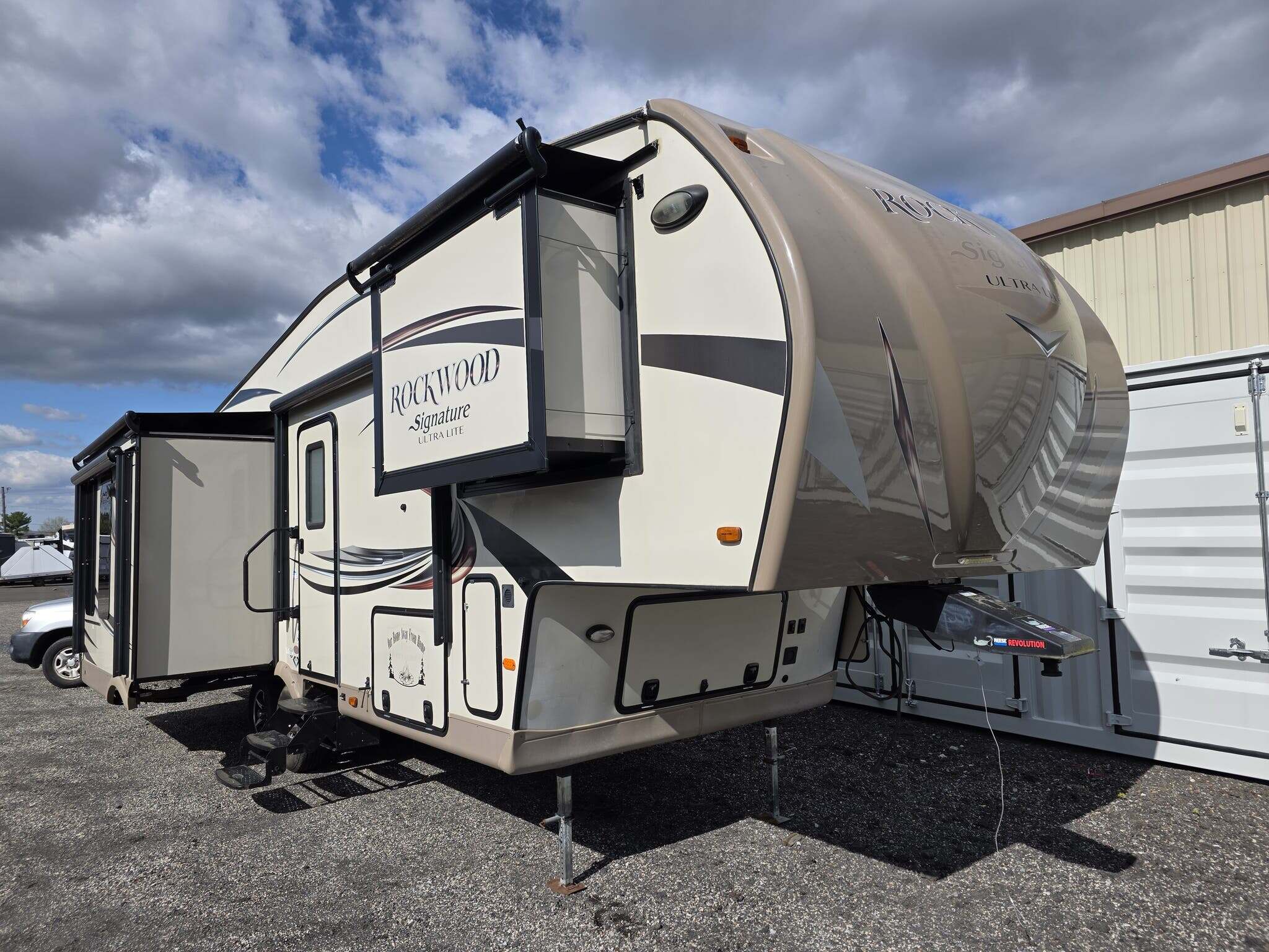 2016 Forest River Rockwood Signature Ultra Lite 8289WS RV