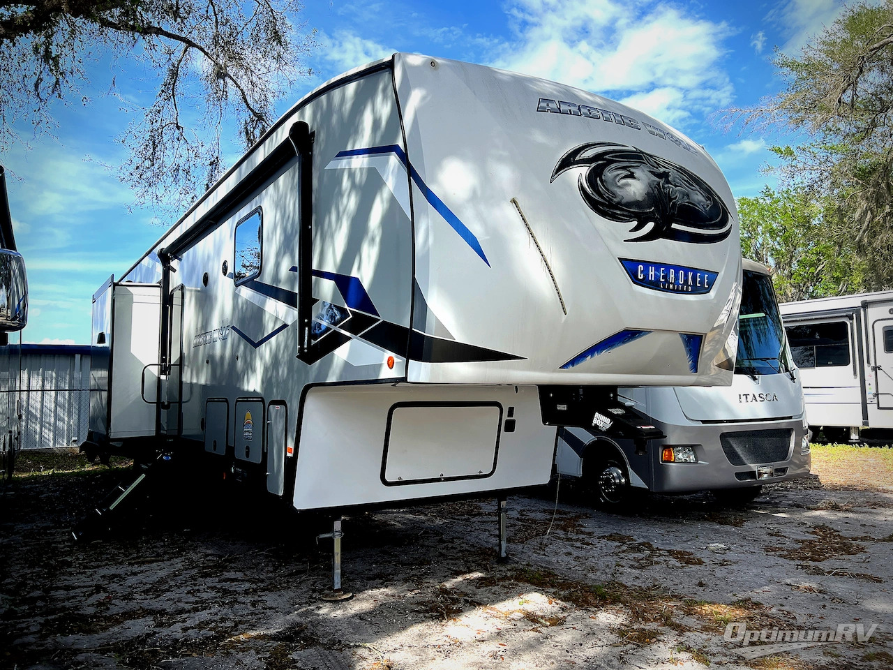 2023 Forest River Cherokee Arctic Wolf Suite 3770 SUITE in bushnell FL