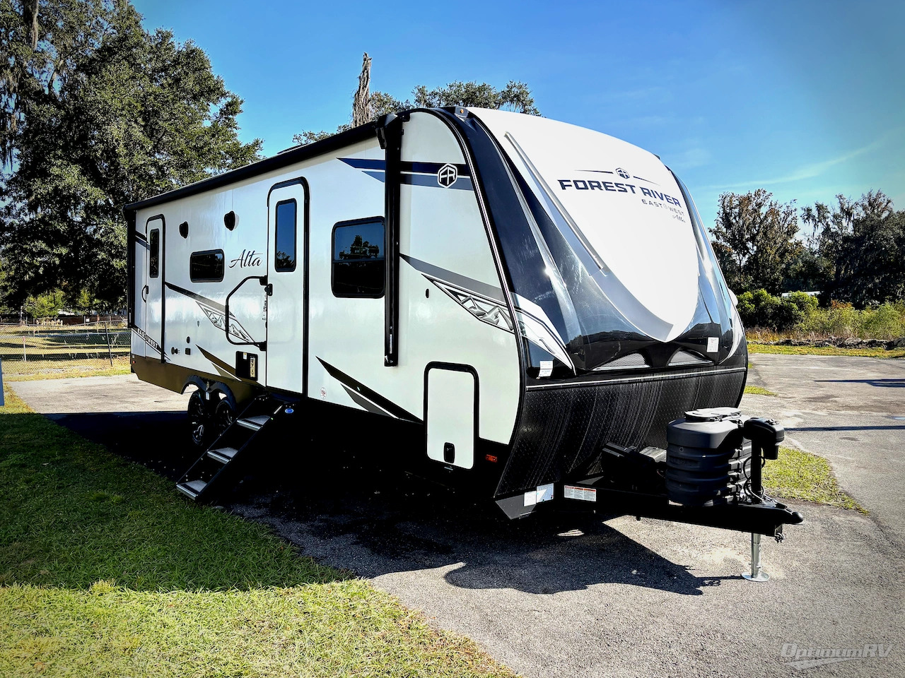 2025 East To West Alta 2475KBH RV