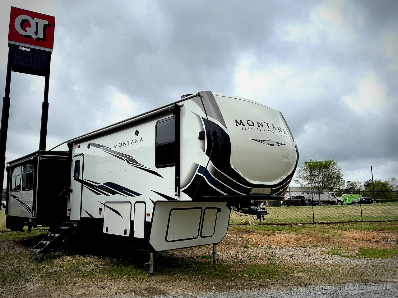 2021 Keystone Montana High Country 331RL RV