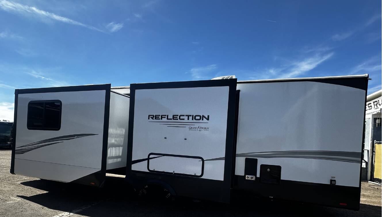A photo of this 2025 Grand Design Reflection 322FKTS