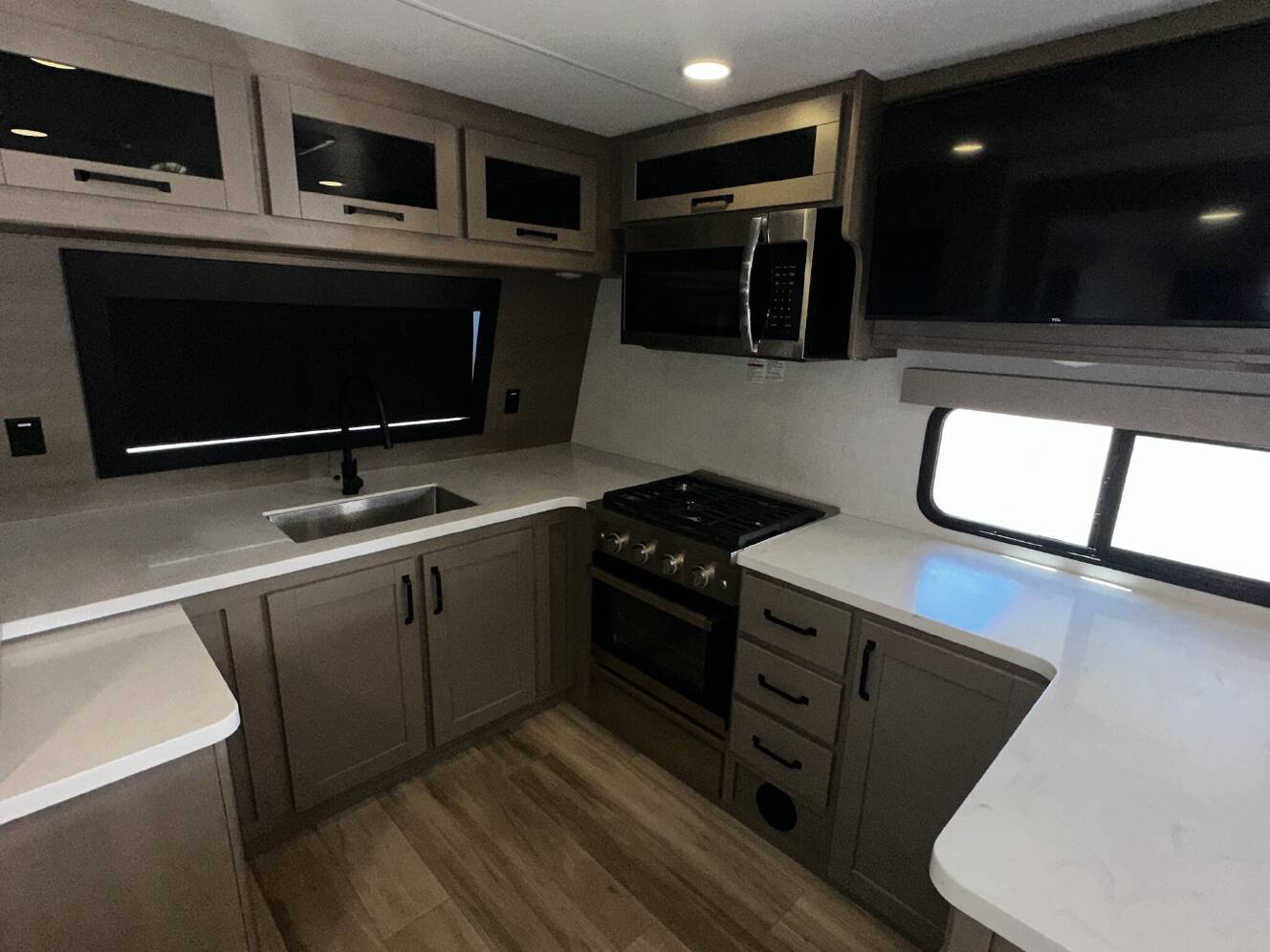 A photo of this 2025 Grand Design Reflection 322FKTS
