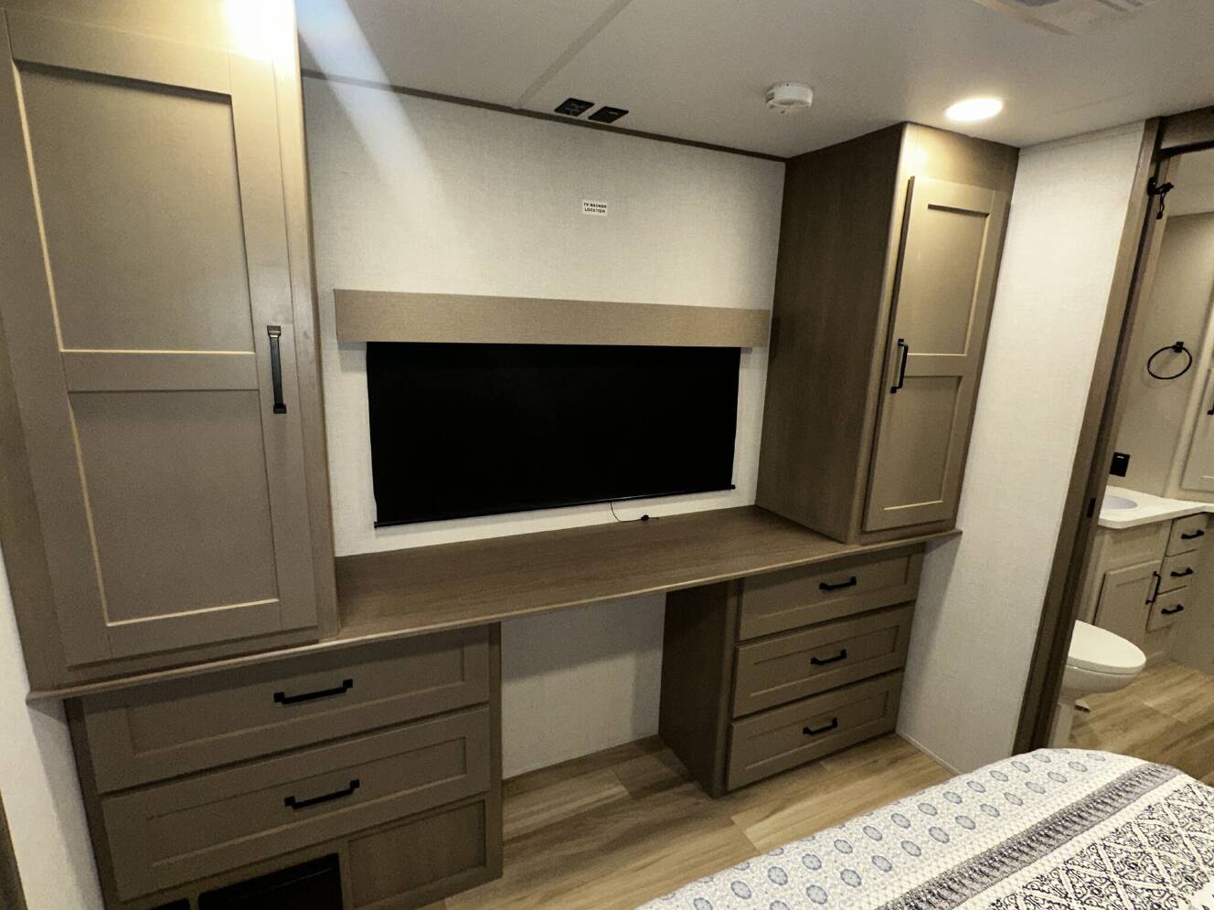 A photo of this 2025 Grand Design Reflection 322FKTS