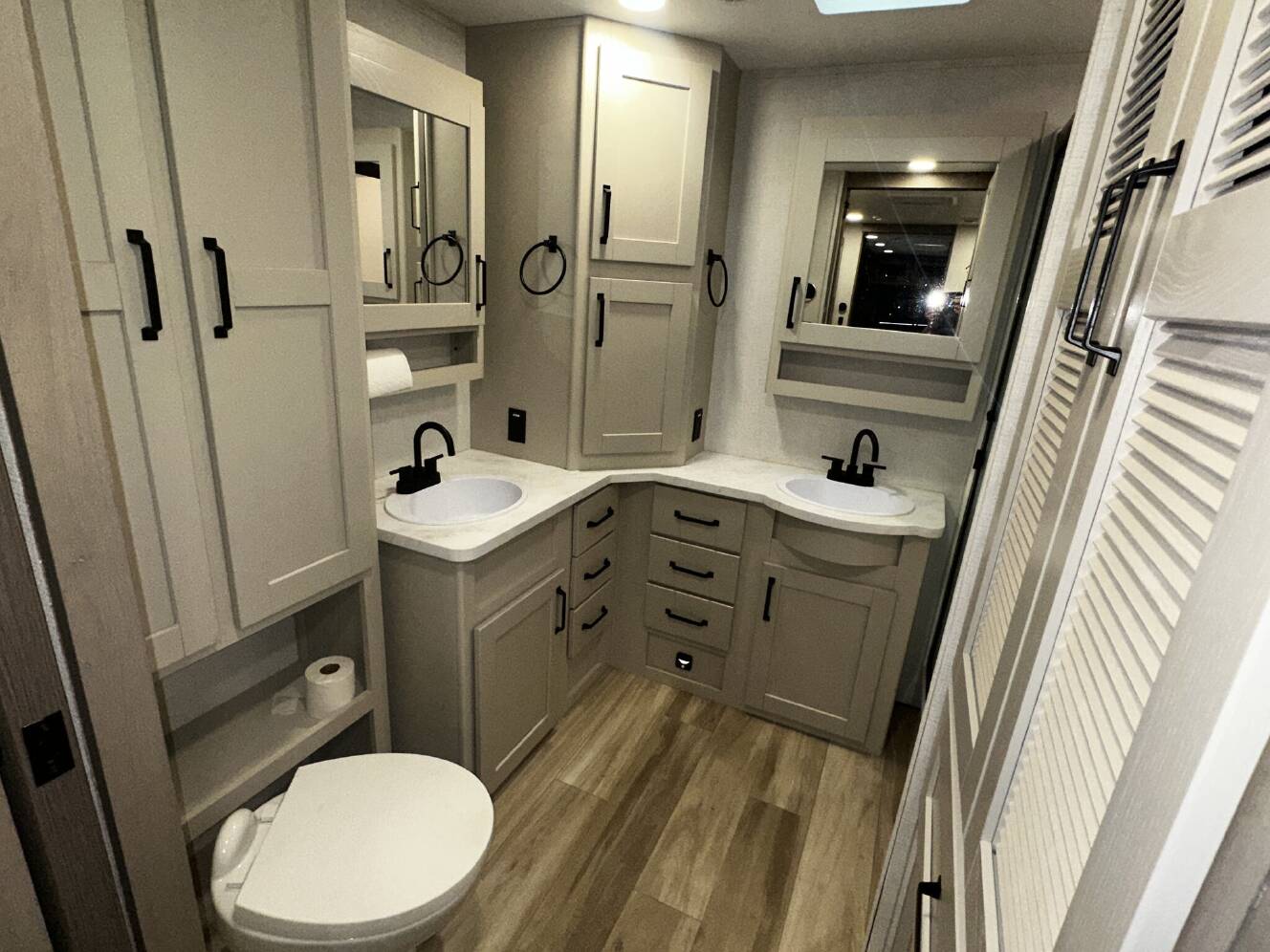 A photo of this 2025 Grand Design Reflection 322FKTS