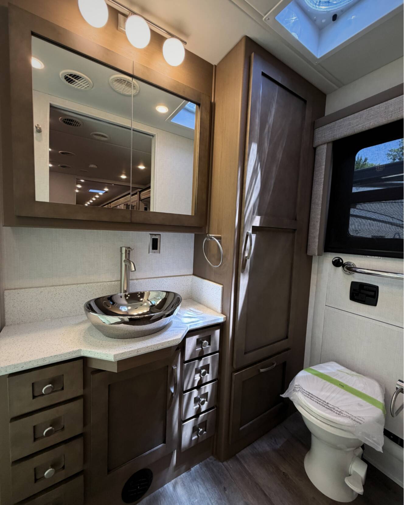 A photo of this 2026 Newmar Bay Star 3629