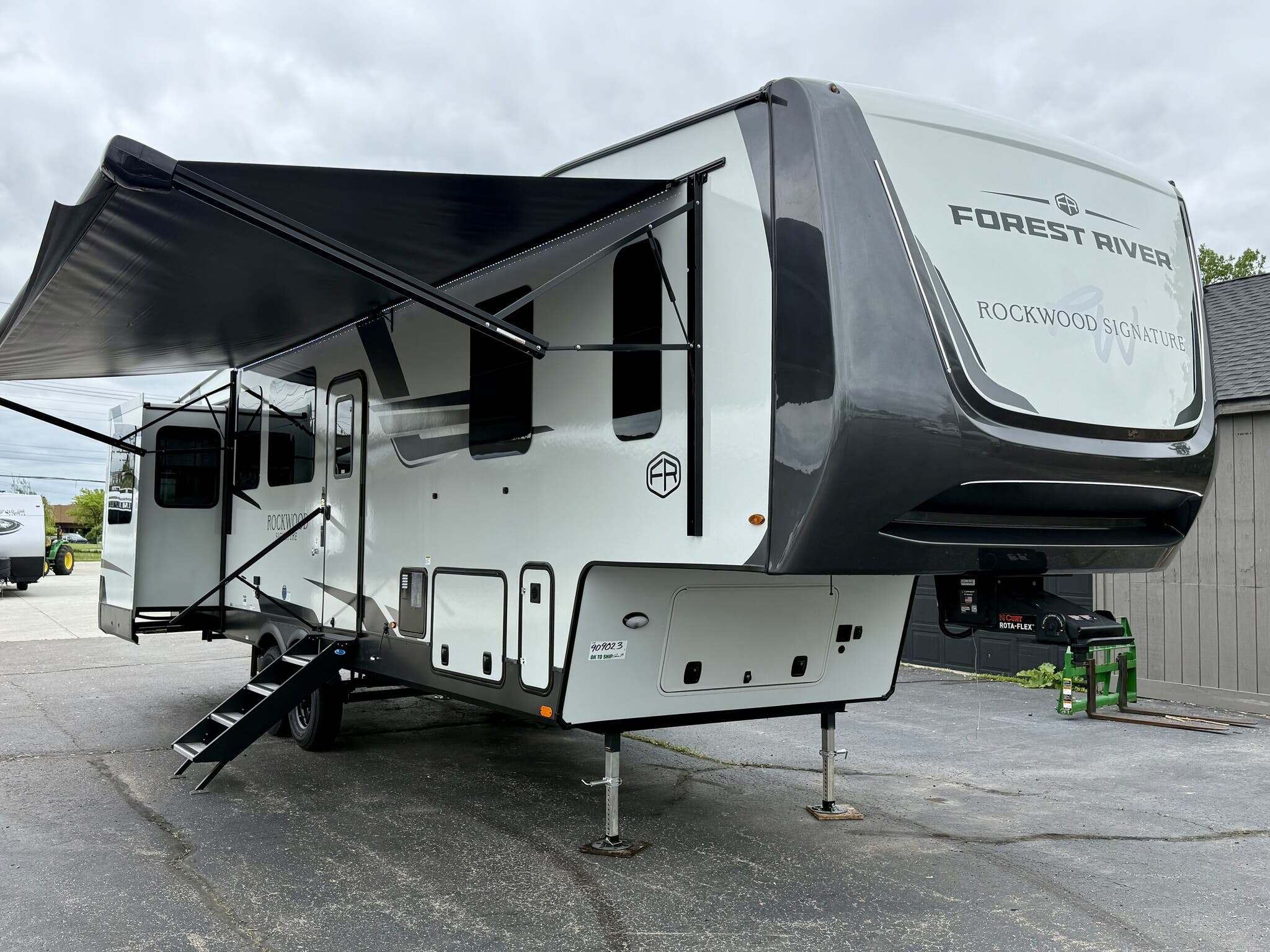 2025 Forest River Rockwood Signature R375RL in taylor MI