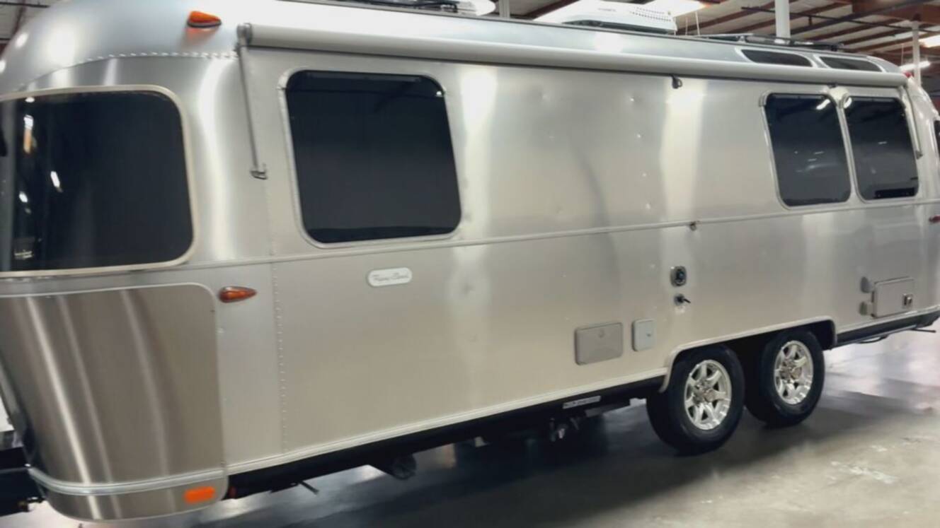 A photo of this 2023 Airstream Flying Cloud 25 Front Bed Queen