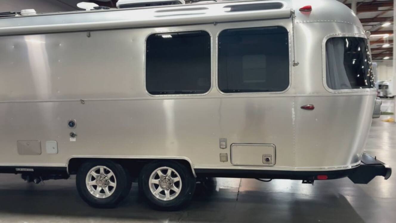 A photo of this 2023 Airstream Flying Cloud 25 Front Bed Queen