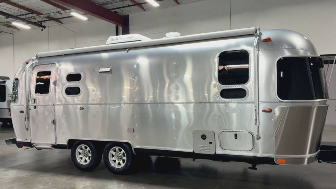 A photo of this 2023 Airstream Flying Cloud 25 Front Bed Queen