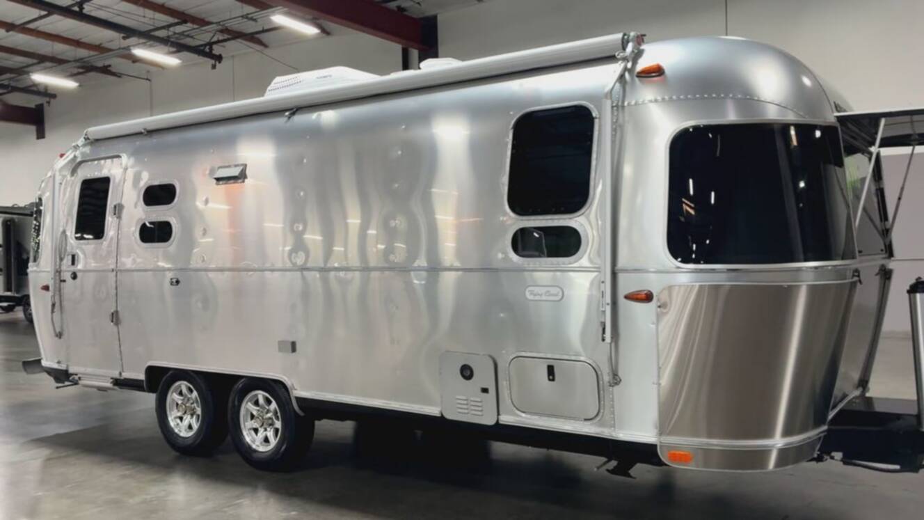 A photo of this 2023 Airstream Flying Cloud 25 Front Bed Queen